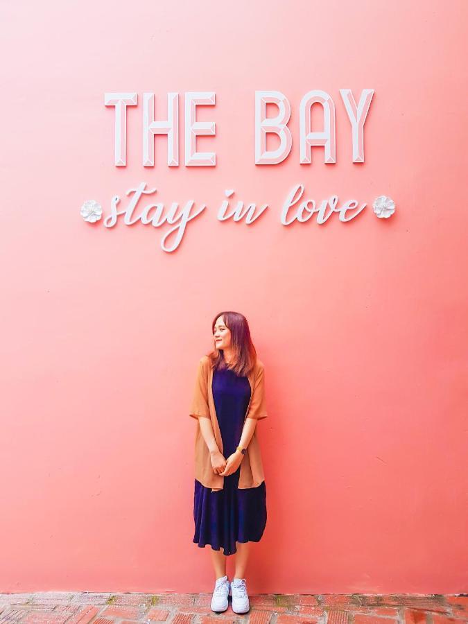 The Bay - Ha Long Homestay Bagian luar foto